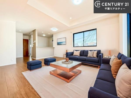 ���r���O �Ƌ��CG�p�[�X�ł��B��؂ȉƑ����W�܂邩�炱��LDK�ɂ͂�����肽���B
�q�����������C�ɏ΂��Ȃ��瑖�����Ă���p�����������u�L���Ƃɂ��ėǂ������v�Ǝv���u�Ԃł��B