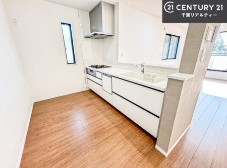 �L�b�`�� ��l�C�̑Ζʎ��V�X�e���L�b�`�����̗p���Ă��܂��I���Ƒ��̃R�~���j�P�[�V���������R�Ƒ�����݌v�ł��B
���q�l�ɂ��ڂ��͂��̂Ŋ������ł��ˁI�L�X�g���ĉ��K�ɍ�Ƃ��i�݂܂��B