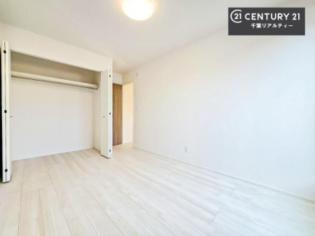 �q������ ���[�X�y�[�X�����Ă��܂��I�������X�b�L�����ڂ��鎖���ł��܂��ˁB
�Ƌ��I�΂Ȃ��V���v���ȃf�U�C���ׁ̈A�Ƌ��I�΂����C�ɓ���̋�ԍ�肪�ł������ł��ˁB