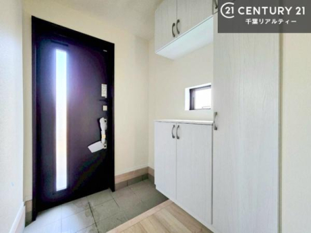 ���� �V���[�Y�{�b�N�X�t���B���ւ��Еt�����|�������₷���ł��I
�X�b�L���������ւŌ˂��J�����u�ԁA�������̂���S�n������Ԃ��o�}���Ă���܂��B