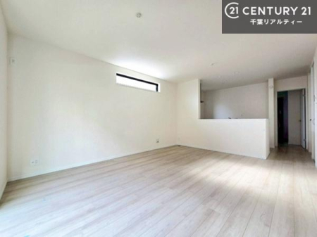 ���r���O ��؂ȉƑ����W�܂邩�炱��LDK�ɂ͂�����肽���B
�q�����������C�ɏ΂��Ȃ��瑖�����Ă���p�����������u�L���Ƃɂ��ėǂ������v�Ǝv���u�Ԃł��B