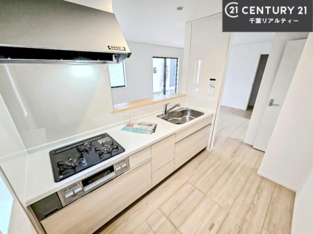 �L�b�`�� ��Ƃ肠�钲���X�y�[�X�ō�Ƃ����₷�����K�ȃL�b�`���ł��I
���q�l�ƈꏏ�ɂ��َq������y���߂�L�X�X�y�[�X�ł��B�y�����������ԂɂȂ肻���ł��ˁI