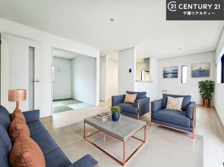 ���r���O �Ƌ��CG�p�[�X�ł��B�S�n�ǂ����r���O�͉Ƒ������R�ƏW�܂�܂��B�Ƒ��c�R�̎��Ԃ����������ł��B���Ƒ��ƁA����w�[���������Ԃ��߂��������ł��ˁB