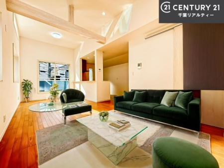 ���r���O �Ƌ��CG�p�[�X�ł��B��؂ȉƑ����W�܂邩�炱��LDK�ɂ͂�����肽���B
�q�����������C�ɏ΂��Ȃ��瑖�����Ă���p�����������u�L���Ƃɂ��ėǂ������v�Ǝv���u�Ԃł��B