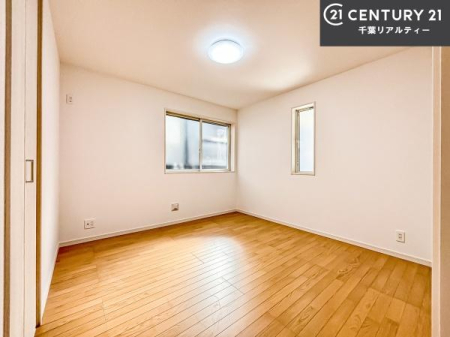 ���r���O�ȊO�̋��� �V���v���Ƀf�U�C������Ă��邽�߁A�Ƌ��I�т܂���I
���C�ɓ���̉Ƌ��u���Ă��낰���Ԃ���邱�Ƃ��ł��܂��B