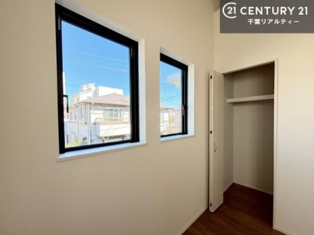 ���r���O�ȊO�̋��� ���[�X�y�[�X�����Ă��܂��I�������X�b�L�����ڂ��鎖���ł��܂��ˁB
�Ƌ��I�΂Ȃ��V���v���ȃf�U�C���ׁ̈A�Ƌ��I�΂����C�ɓ���̋�ԍ�肪�ł������ł��ˁB