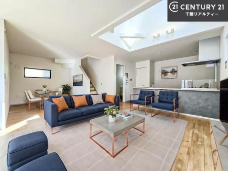 ���r���O �Ƌ��CG�p�[�X�ł��B��؂ȉƑ����W�܂邩�炱��LDK�ɂ͂�����肽���B
�q�����������C�ɏ΂��Ȃ��瑖�����Ă���p�����������u�L���Ƃɂ��ėǂ������v�Ǝv���u�Ԃł��B