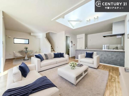 ���r���O �Ƌ��CG�p�[�X�ł��B�J�����̂���L�XLDK�I�\�t�@�[��_�C�j���O�e�[�u����u���Ă������ɂȂ�Ȃ��̂ŉ��K�ɉ߂����܂��I�R�~���j�P�[�V���������₷�����r���O�ł��I