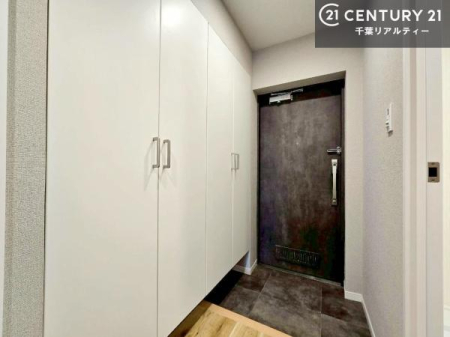 ���� �V���[�Y�{�b�N�X�t���Ȃ̂ŁA���ւ��Еt�����|�������₷���ł��I
�X�b�L���������ւŌ˂��J�����u�ԁA�������̂���S�n������Ԃ��o�}���Ă���܂��B