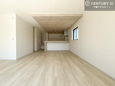 ���r���O �S�n�ǂ����r���O�͉Ƒ������R�ƏW�܂�܂��B�Ƒ��c�R�̎��Ԃ����������ł��B���Ƒ��ƁA����w�[���������Ԃ��߂��������ł��ˁB