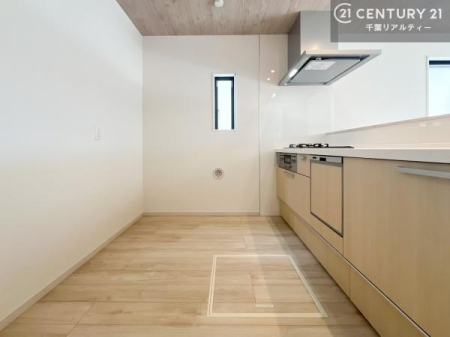 �L�b�`�� ��Ƃ肠�钲���X�y�[�X�ō�Ƃ����₷�����K�ȃL�b�`���ł��I
���q�l�ƈꏏ�ɂ��َq������y���߂�L�X�X�y�[�X�ł��B�y�����������ԂɂȂ肻���ł��ˁI