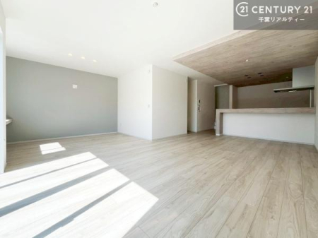 ���r���O �S�n�ǂ����r���O�͉Ƒ������R�ƏW�܂�܂��B�Ƒ��c�R�̎��Ԃ����������ł��B���Ƒ��ƁA����w�[���������Ԃ��߂��������ł��ˁB