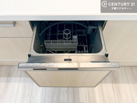 �L�b�`�� �H��@�t���̃L�b�`���ł��I�Z���������r��h�~�Ƃ��đ�ϊ��􂷂�֗��Ȏd�l�ł��I�r���g�C���Ȃ̂ŃL�b�`���̏ꏊ����炸�����X�y�[�X���L���g�����Ƃ��o���܂��I