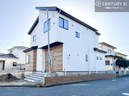 ���̑����n ���݌��z���B������͖��邭�J���I�ȃ��r���O��ŐV�ݔ��̃L�b�`���Ȃǉ��K�ȋ�Ԃ��L����܂��B�����������炱���g�V������炵�h�ւ̊��҂����܂�Z�܂��B�����������Ȃ����z���̗l�q���K���ł��B