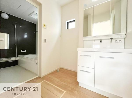 ���ʑ�E���ʏ� �O�ʋ��d�l�̐��ʏ��́A�g�����Ȃ݂����₷������I���͎��[�ɂȂ��Ă��܂��B�h���C���[�₨���ϓ����Еt������̂Ő��ʑ������X�b�L���ƌ����邱�Ƃ��o���܂��I