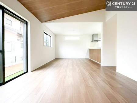 ���r���O �S�n�ǂ����r���O�͉Ƒ������R�ƏW�܂�܂��B�Ƒ��c�R�̎��Ԃ����������ł��B���Ƒ��ƁA����w�[���������Ԃ��߂��������ł��ˁB