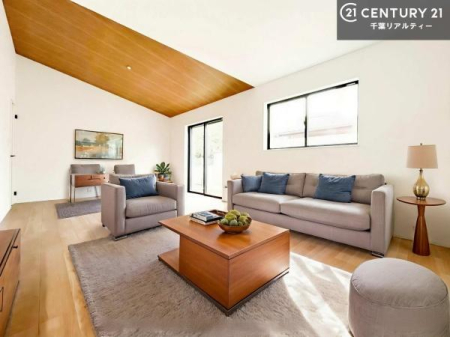 ���r���O �Ƌ��CG�p�[�X�ł��B�J�����̂���L�XLDK�I�\�t�@�[��_�C�j���O�e�[�u����u���Ă������ɂȂ�Ȃ��̂ŉ��K�ɉ߂����܂��I�R�~���j�P�[�V���������₷�����r���O�ł��I