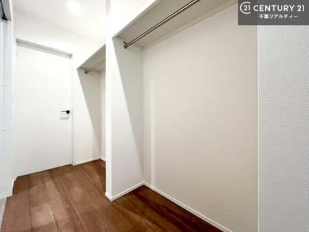 ���[ �t�@�~���[�N���[�N��������Z�܂��́A���[�͂Ɖ��K�������˔������ґ�ȋ�Ԑ݌v�B�ߗނ�o�b�O�A�G�ߕ��܂łЂƂ܂Ƃ߂ɂł��A���X�̐������ڂ������ƃX�}�[�g�ɁI