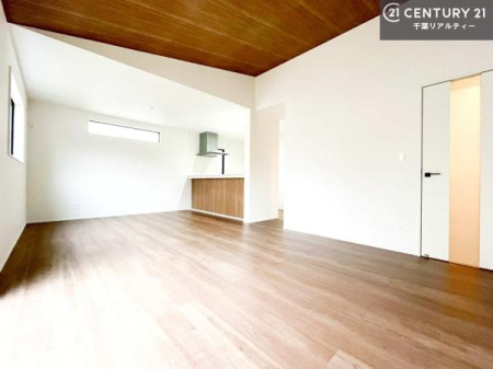 ���r���O �D�����z���܂肪���r���O����ł���ċ��S�n�̗ǂ���Ԃ����o���Ă���܂��I
���났�̎��Ԃ��߂����܂��I