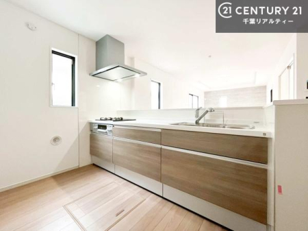 �L�b�`�� ��l�C�̑Ζʎ��V�X�e���L�b�`�����̗p���Ă��܂��I���Ƒ��̃R�~���j�P�[�V���������R�Ƒ�����݌v�ł��B
���q�l�ɂ��ڂ��͂��̂Ŋ������ł��ˁI�L�X�g���ĉ��K�ō�Ƃ��i�݂܂��B