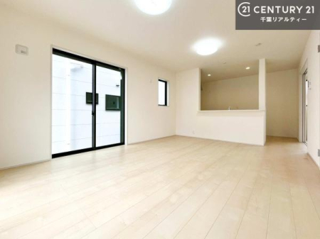 ���r���O �D�����z���܂肪���r���O����ł���ċ��S�n�̗ǂ���Ԃ����o���Ă���܂��I
���났�̎��Ԃ��߂����܂��I