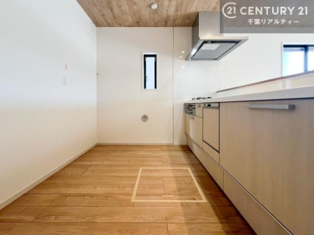 �L�b�`�� ��Ƃ肠�钲���X�y�[�X�ō�Ƃ����₷�����K�ȃL�b�`���ł��I
���q�l�ƈꏏ�ɂ��َq������y���߂�L�X�X�y�[�X�ł��B�y�����������ԂɂȂ肻���ł��ˁI