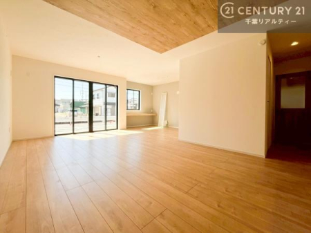 ���r���O ��؂ȉƑ����W�܂邩�炱��LDK�ɂ͂�����肽���B
�q�����������C�ɏ΂��Ȃ��瑖�����Ă���p�����������u�L���Ƃɂ��ėǂ������v�Ǝv���u�Ԃł��B