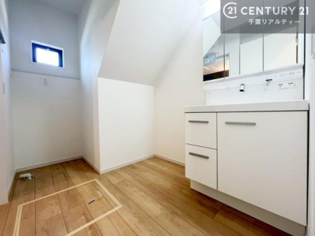 ���ʑ�E���ʏ� �g�Ȃ�𐮂�����ʏ��́A���������厖�ł��I������̐������̂��镵�͋C�����o�I�C�����悭���g�����������܂��B�L�X�����X�y�[�X���������ł��ˁI
