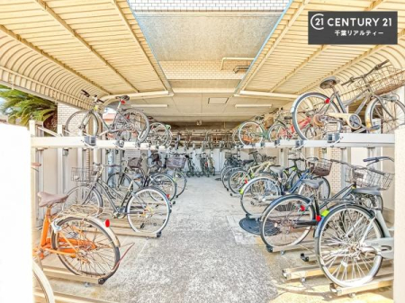 ���̑����p�� ���֏ꊮ���ŁA���q���܂̎��]�Ԃ�ʋΗp�̎��]�Ԃ����S���Ēu���܂��B���Ƒ��ɂ����ꂵ���֗��Ȑݔ��ł��B
�󂫏󋵂����C�y�ɂ��₢���킹���������B