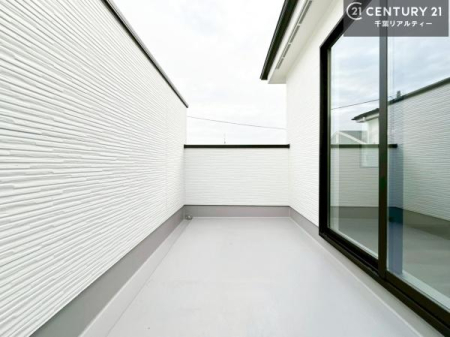 �����\�z�}(����) �z������ǍD�ȃo���R�j�[�ł��I���ꂽ���ɂ͐�������n����J���I�Ȏ��Ԃ��y���߂܂��B�i���d�l�j
