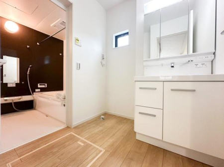 ���ʑ�E���ʏ� �y���n�̔���J�Ò��z�O�ʋ��d�l�̐��ʏ��́A�g�����Ȃ݂����₷������I���͎��[�ɂȂ��Ă��܂��B�h���C���[�₨���ϓ����Еt������̂Ő��ʑ������X�b�L���ƌ����邱�Ƃ��o���܂��I