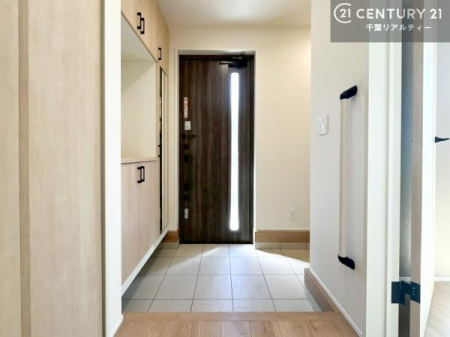 ���� �V���[�Y�{�b�N�X�t���B���ւ��Еt�����|�������₷���ł��I
�X�b�L���������ւŌ˂��J�����u�ԁA�������̂���S�n������Ԃ��o�}���Ă���܂��B