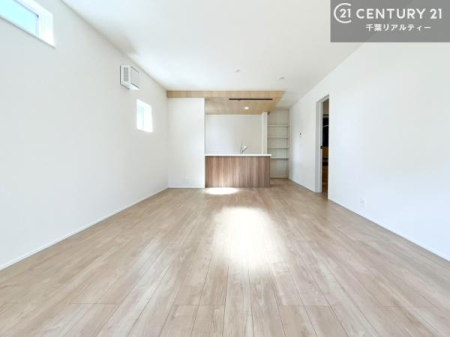 ���r���O ���r���O�S�̂����n����ΖʃL�b�`���Ȃ̂ŁA���q�l�̗l�q�������Ȃ����Ƃ��ł���q��Ă����₷�����S�ȊԎ�ł��I