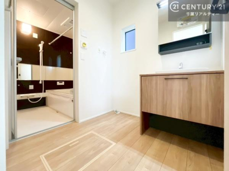 ���ʑ�E���ʏ� �g�Ȃ�𐮂�����ʏ��́A���������厖�ł��I������̐������̂��镵�͋C�����o�I�C�����悭���g�����������܂��B�L�X�����X�y�[�X���������ł��ˁI
