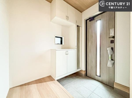 ���� �V���[�Y�{�b�N�X�t���Ȃ̂ŁA���ւ��Еt�����|�������₷���ł��I
�X�b�L���������ւŌ˂��J�����u�ԁA�������̂���S�n������Ԃ��o�}���Ă���܂��B