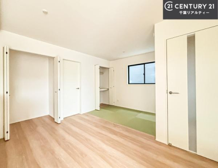 ���r���O �傫�ȑ����炽���Ղ�̗z���������閾�邢���r���O�B�J�����̂��郊�r���O�ŉƑ��c���̂��났�̎��Ԃ��߂����܂��B