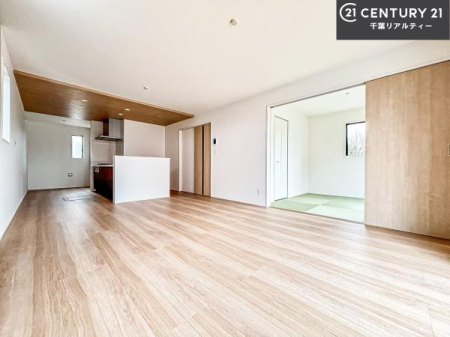 ���r���O �J�����̂���L�XLDK�I�\�t�@�[��_�C�j���O�e�[�u����u���Ă������ɂȂ�Ȃ��̂ŉ��K�ɉ߂����܂��I�R�~���j�P�[�V���������₷�����r���O�ł��I