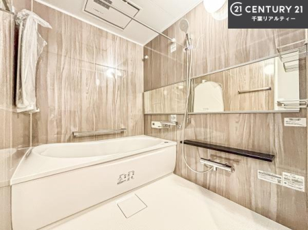 ���� �L�X�o�X�ň���̔������t���b�V���B�����L�΂���̂ŁA�����ɂ��������ƐZ����܂��ˁI�����̃o�X�^�C�����y���݂ɂȂ�܂��B