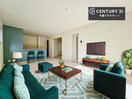 ���r���O �Ƌ��CG�p�[�X�ł��B�傫�ȑ����炽���Ղ�̗z���������閾�邢���r���O�B�J�����̂��郊�r���O�ŉƑ��c���̂��났�̎��Ԃ��߂����܂��B