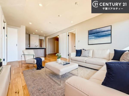 ���r���O �Ƌ��CG�p�[�X�ł��B��؂ȉƑ����W�܂邩�炱��LDK�ɂ͂�����肽���B
�q�����������C�ɏ΂��Ȃ��瑖�����Ă���p�����������u�L���Ƃɂ��ėǂ������v�Ǝv���u�Ԃł��B