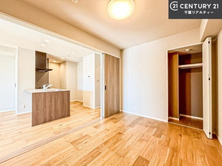 ���r���O�ȊO�̋��� �V���v���Ƀf�U�C������Ă��邽�߁A�Ƌ��I�т܂���I
���C�ɓ���̉Ƌ��u���Ă��낰���Ԃ���邱�Ƃ��ł��܂��B