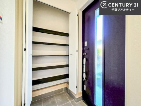 ���� �V���[�Y�{�b�N�X�t���B���ւ��Еt�����|�������₷���ł��I
�X�b�L���������ւŌ˂��J�����u�ԁA�������̂���S�n������Ԃ��o�}���Ă���܂��B