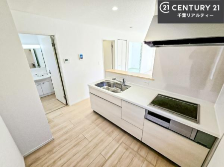 �L�b�`�� ��Ƃ肠�钲���X�y�[�X�ō�Ƃ����₷�����K�ȃL�b�`���ł��I
���q�l�ƈꏏ�ɂ��َq������y���߂�L�X�X�y�[�X�ł��B�y�����������ԂɂȂ肻���ł��ˁI