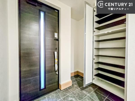 ���� �V���[�Y�{�b�N�X�t���Ȃ̂ŁA���ւ��Еt�����|�������₷���ł��I
�X�b�L���������ւŌ˂��J�����u�ԁA�������̂���S�n������Ԃ��o�}���Ă���܂��B