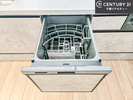 �L�b�`�� �H��@�t���̃L�b�`���ł��I�Z���������r��h�~�Ƃ��đ�ϊ��􂷂�֗��Ȏd�l�ł��I�r���g�C���Ȃ̂ŃL�b�`���̏ꏊ����炸�����X�y�[�X���L���g�����Ƃ��o���܂��I