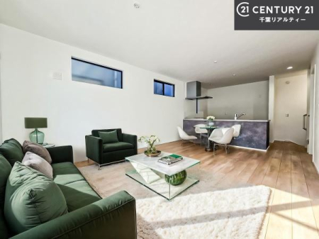 ���r���O �Ƌ��CG�p�[�X�ł��B�J�����̂���L�XLDK�I�\�t�@�[��_�C�j���O�e�[�u����u���Ă������ɂȂ�Ȃ��̂ŉ��K�ɉ߂����܂��I�R�~���j�P�[�V���������₷�����r���O�ł��I