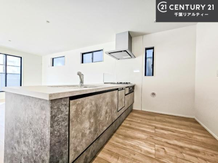 �L�b�`�� ��l�C�̑Ζʎ��V�X�e���L�b�`�����̗p���Ă��܂��I���Ƒ��̃R�~���j�P�[�V���������R�Ƒ�����݌v�ł��B
���q�l�ɂ��ڂ��͂��̂Ŋ������ł��ˁI�L�X�g���ĉ��K�ɍ�Ƃ��i�݂܂��B