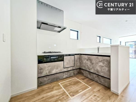 �L�b�`�� ��Ƃ肠�钲���X�y�[�X�ō�Ƃ����₷�����K�ȃL�b�`���ł��I
���q�l�ƈꏏ�ɂ��َq������y���߂�L�X�X�y�[�X�ł��B�y�����������ԂɂȂ肻���ł��ˁI