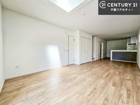 ���r���O �S�n�ǂ����r���O�͉Ƒ������R�ƏW�܂�܂��B�Ƒ��c�R�̎��Ԃ����������ł��B���Ƒ��ƁA����w�[���������Ԃ��߂��������ł��ˁB