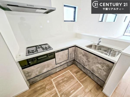 �L�b�`�� ��l�C�̑Ζʎ��V�X�e���L�b�`�����̗p���Ă��܂��I���Ƒ��̃R�~���j�P�[�V���������R�Ƒ�����݌v�ł��B
���q�l�ɂ��ڂ��͂��̂Ŋ������ł��ˁI�L�X�g���ĉ��K�ō�Ƃ��i�݂܂��B